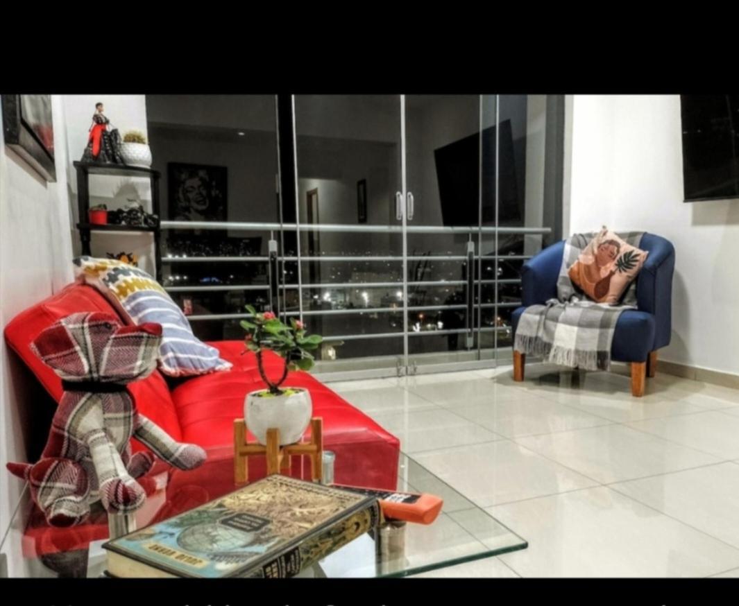 En El Centro Con Cochera ตรูคีโย ภายนอก รูปภาพ